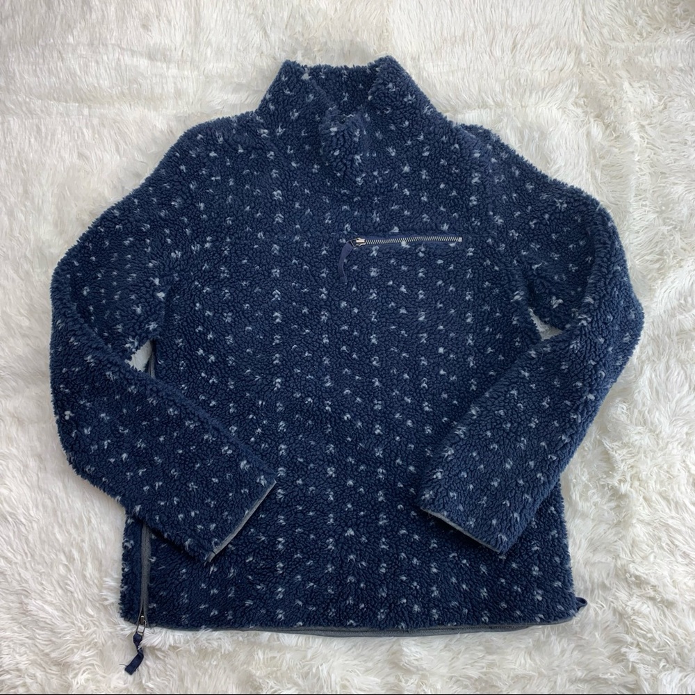 LL Bean signature women’s XS fleece with zip up sides. Navy blue with snowflakes